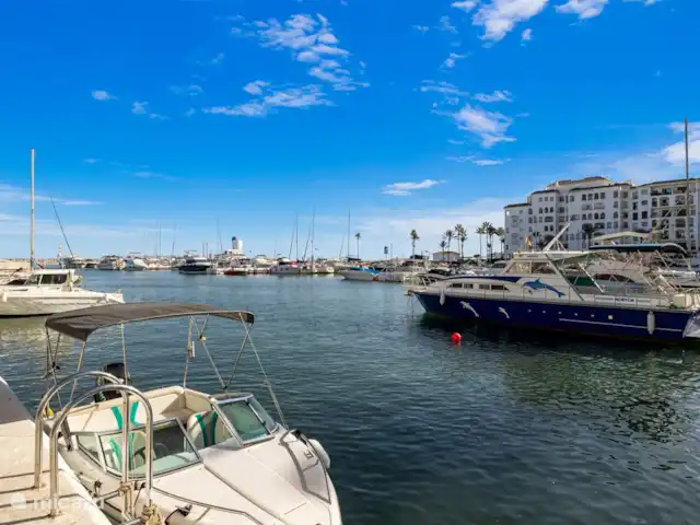 Experiencia de playa en la Costa del Sol en España, Costa del Sol, Manilva - apartamento el puerto, siempre en movimiento