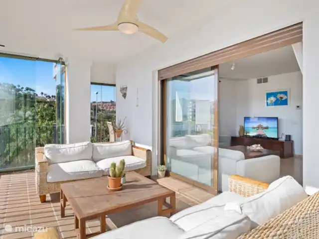 Experiencia de playa en la Costa del Sol en España, Costa del Sol, Manilva - apartamento acogedora vista sobre la calle, el puerto y el mar