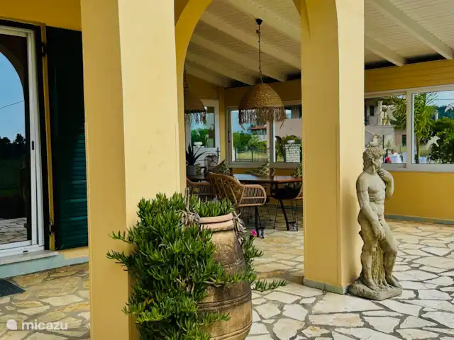 Villa Livada - Corfú  en Grecia, Corfú, Giannades - casa paredada Verranda cubierta