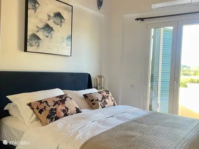 Villa Livada - Corfú  en Grecia, Corfú, Giannades - casa paredada dormitorio, con somier de lujo