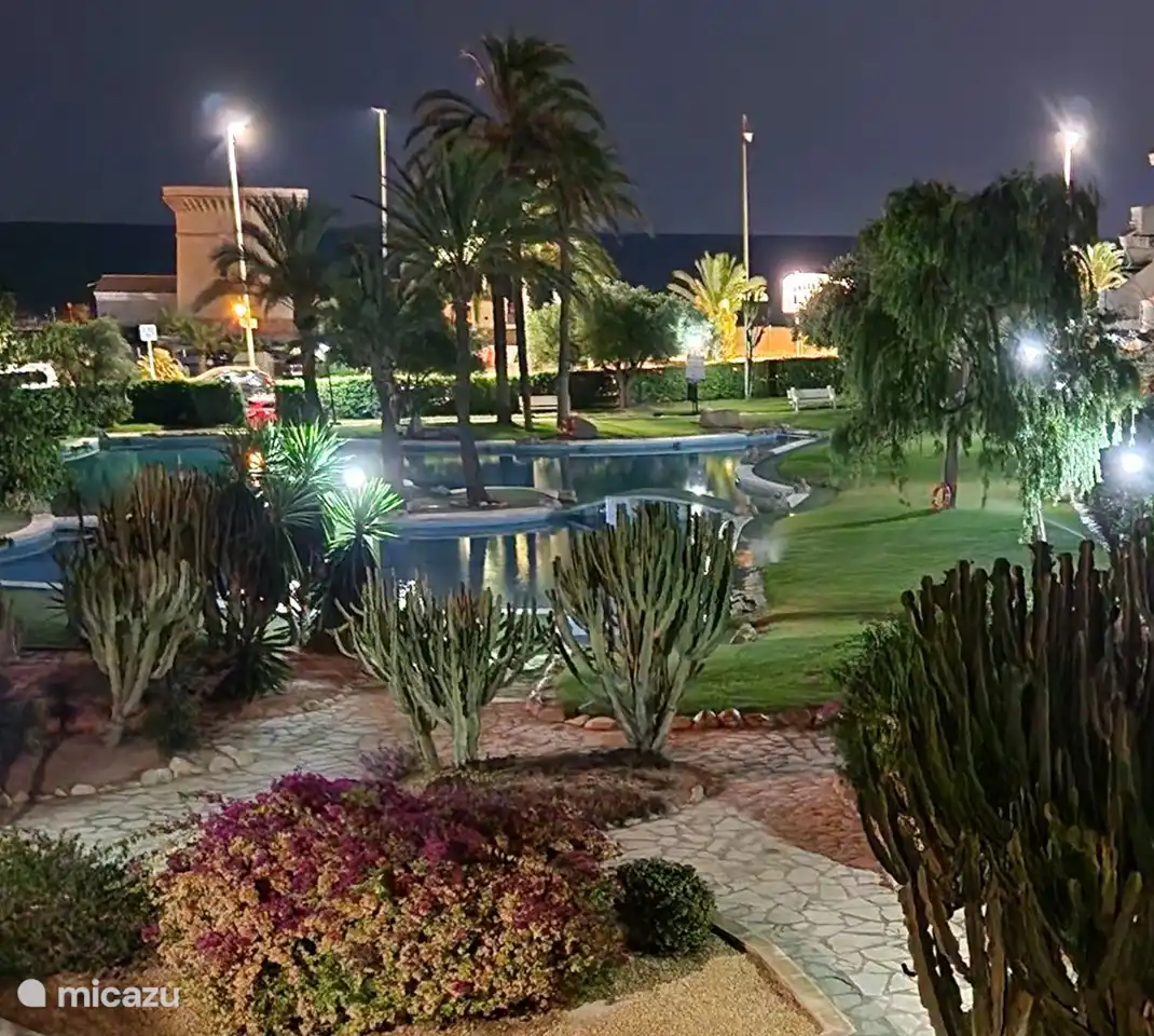 Blick von der Terrasse am Abend