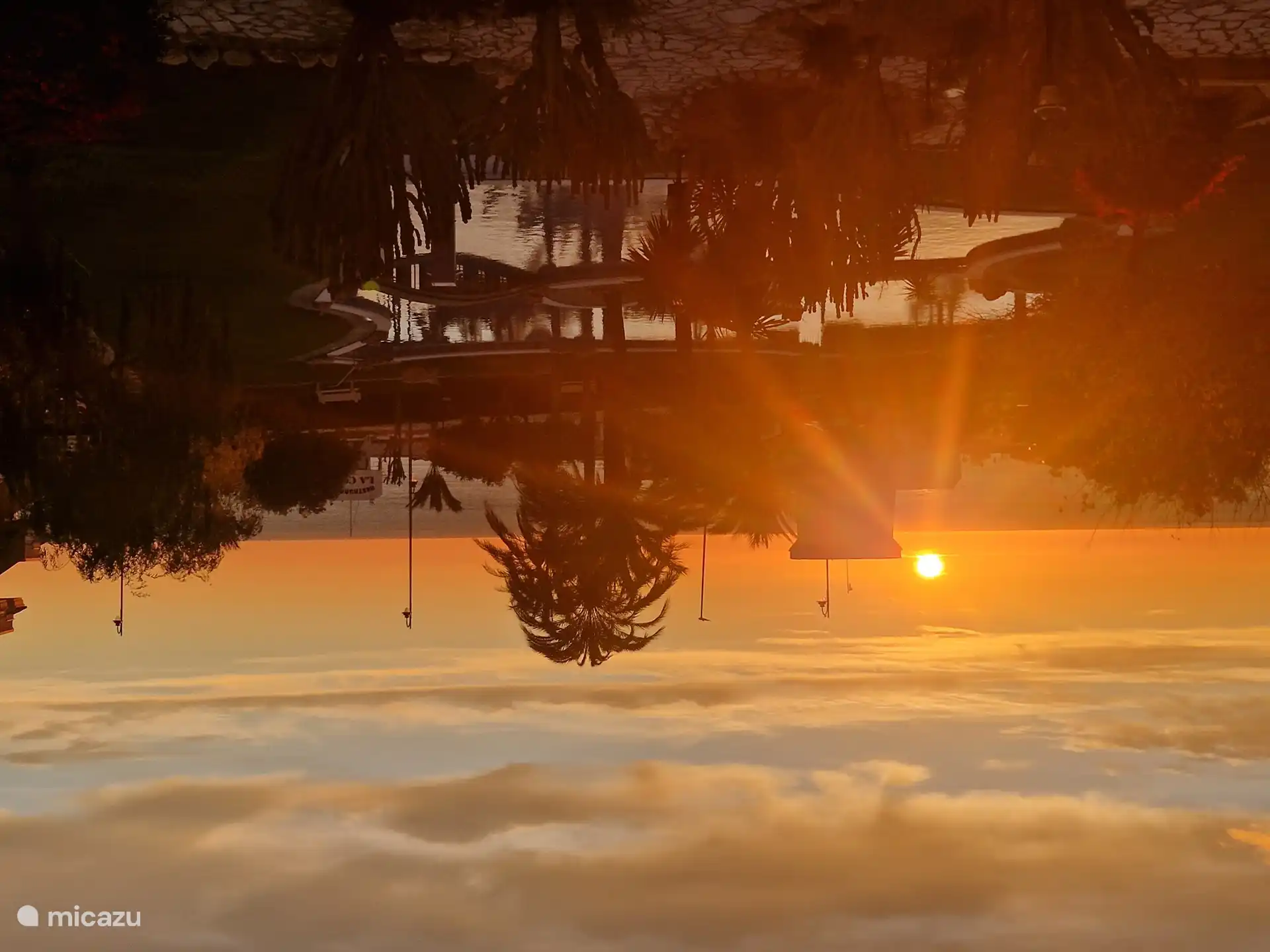 Im November und Dezember können Sie bei Ihrer Tasse Kaffee den Sonnenaufgang von unserem Balkon aus genießen. Fantastisch!