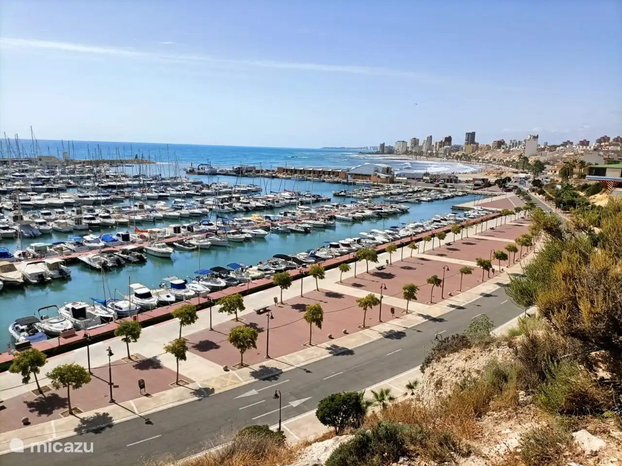 Marina von El Campello. Die Aussichtsanzeige gegenüber von Casa Jayna.