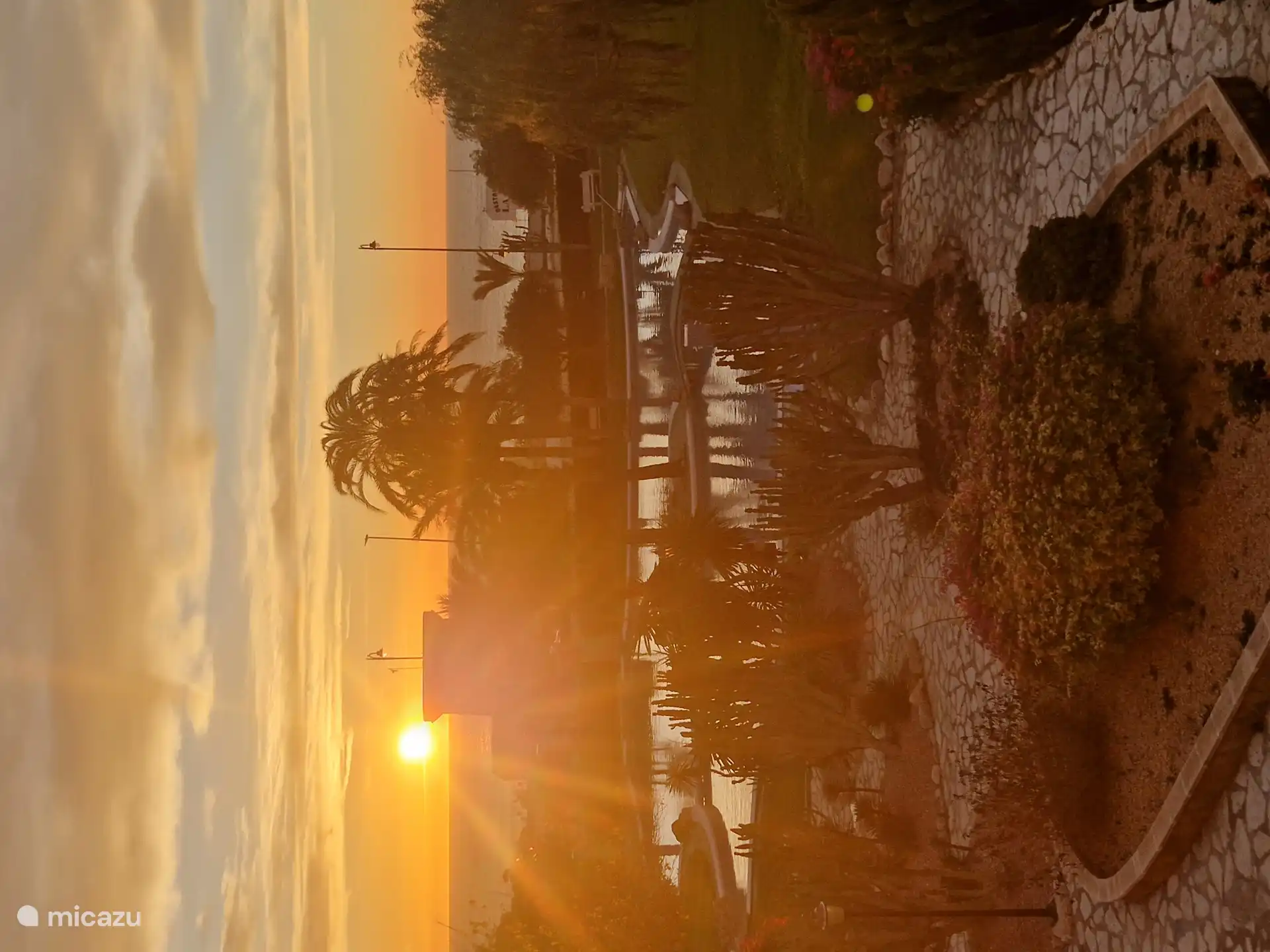 Sonnenaufgang von unserem Balkon im Dezember.