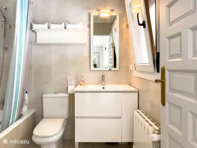 Villa El Escondrijo | Espagne, Costa Blanca, Moraira - villa salle de bain avec baignoire et WC à l’étage supérieur