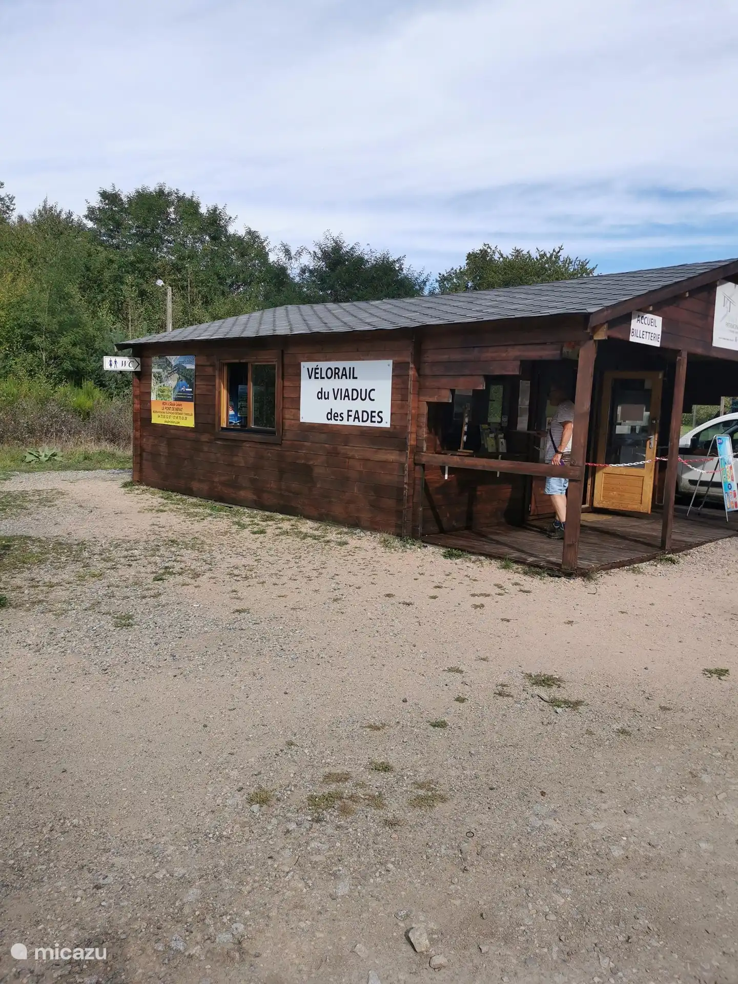 Velorail, eine superspaßige Fahrt mit einem 4-Personen-Fahrrad auf einer ehemaligen Bahnstrecke.......