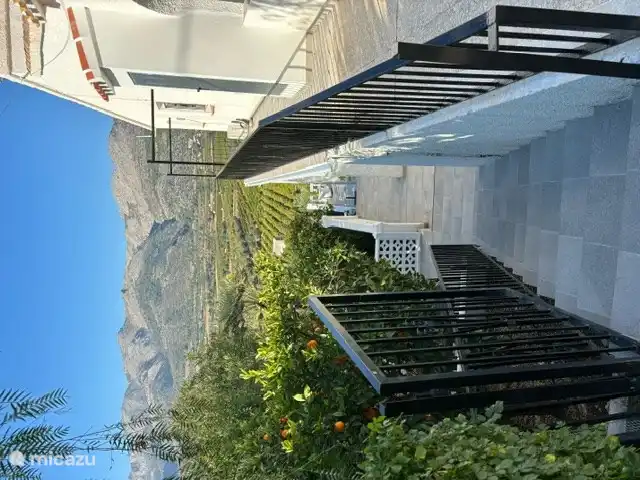 Treppe zur Haust&#252;r und zum Schwimmbad