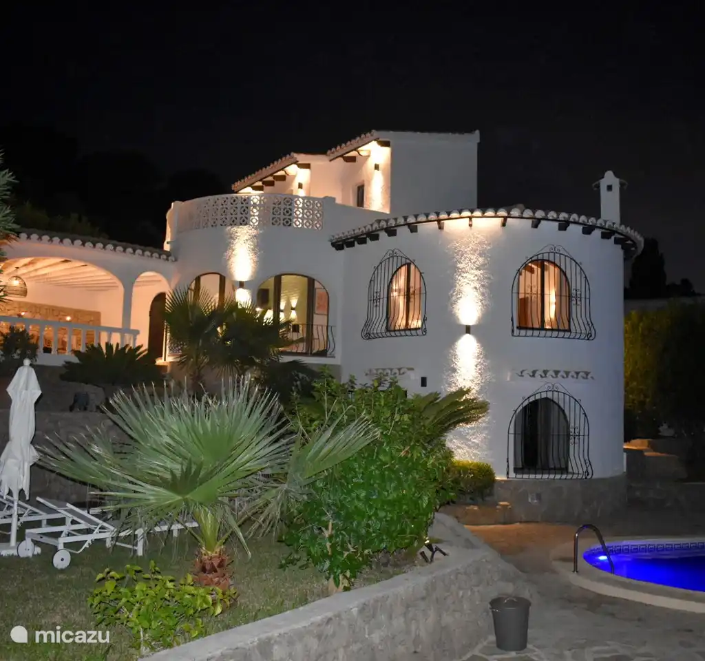 Villa Ayala met privé zwembad