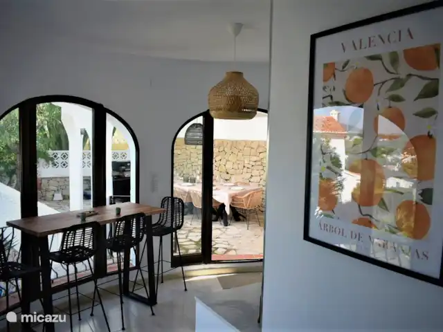 Villa Ayala avec piscine privée | Espagne, Costa Blanca, Moraira - villa La naya et la cuisine sont adjacentes l’une à l’autre.
