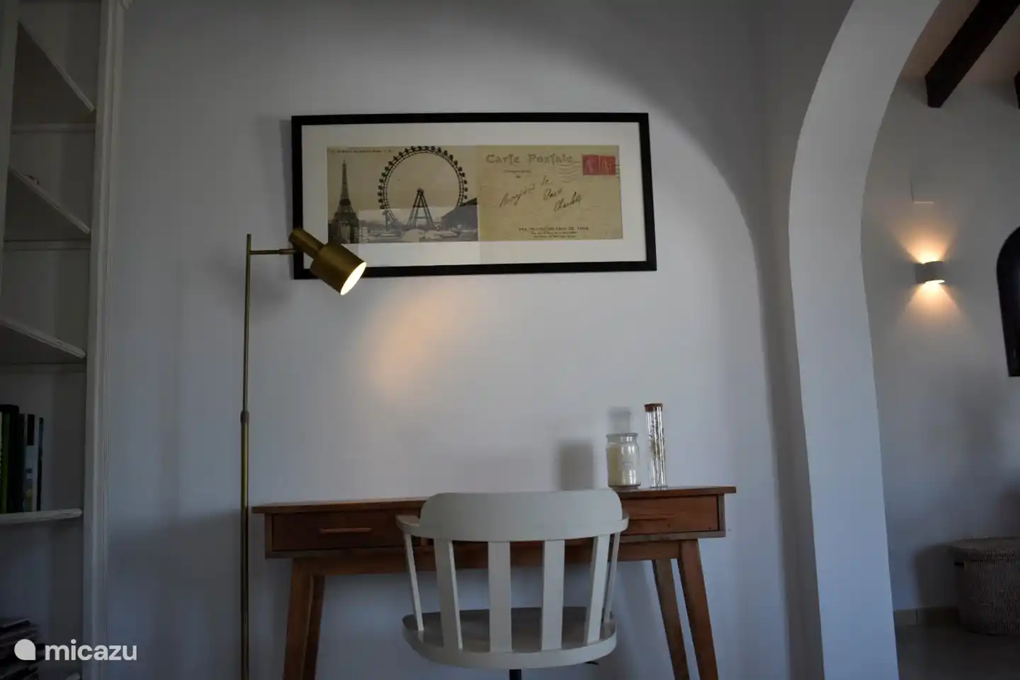 Von der Küche betreten Sie das Wohnzimmer.