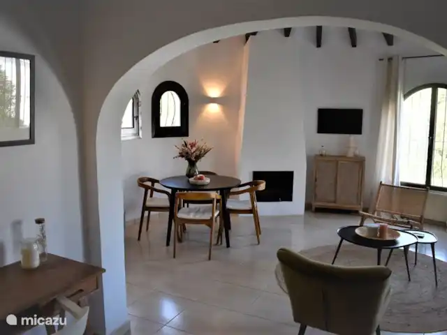 Villa Ayala avec piscine privée | Espagne, Costa Blanca, Moraira - villa Salon confortable avec haut plafond et cheminée.