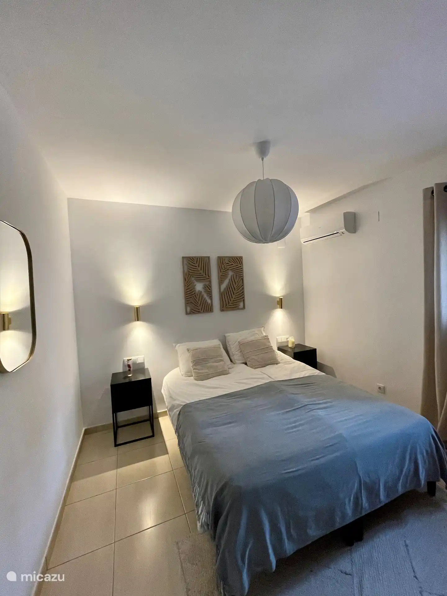 Schlafzimmer 2 mit 1 Doppelbett 160 x 200 mit Klimaanlage und Einbauschrank.