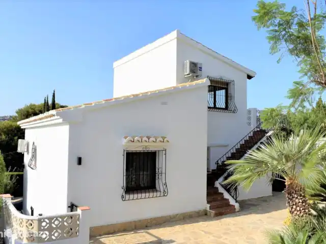 Villa Ayala avec piscine privée | Espagne, Costa Blanca, Moraira - villa Retour à la maison. Avec l'escalier extérieur, vous atteignez la chambre 4 au dernier étage avec sa propre terrasse. Cette chambre peut être réservée séparément.