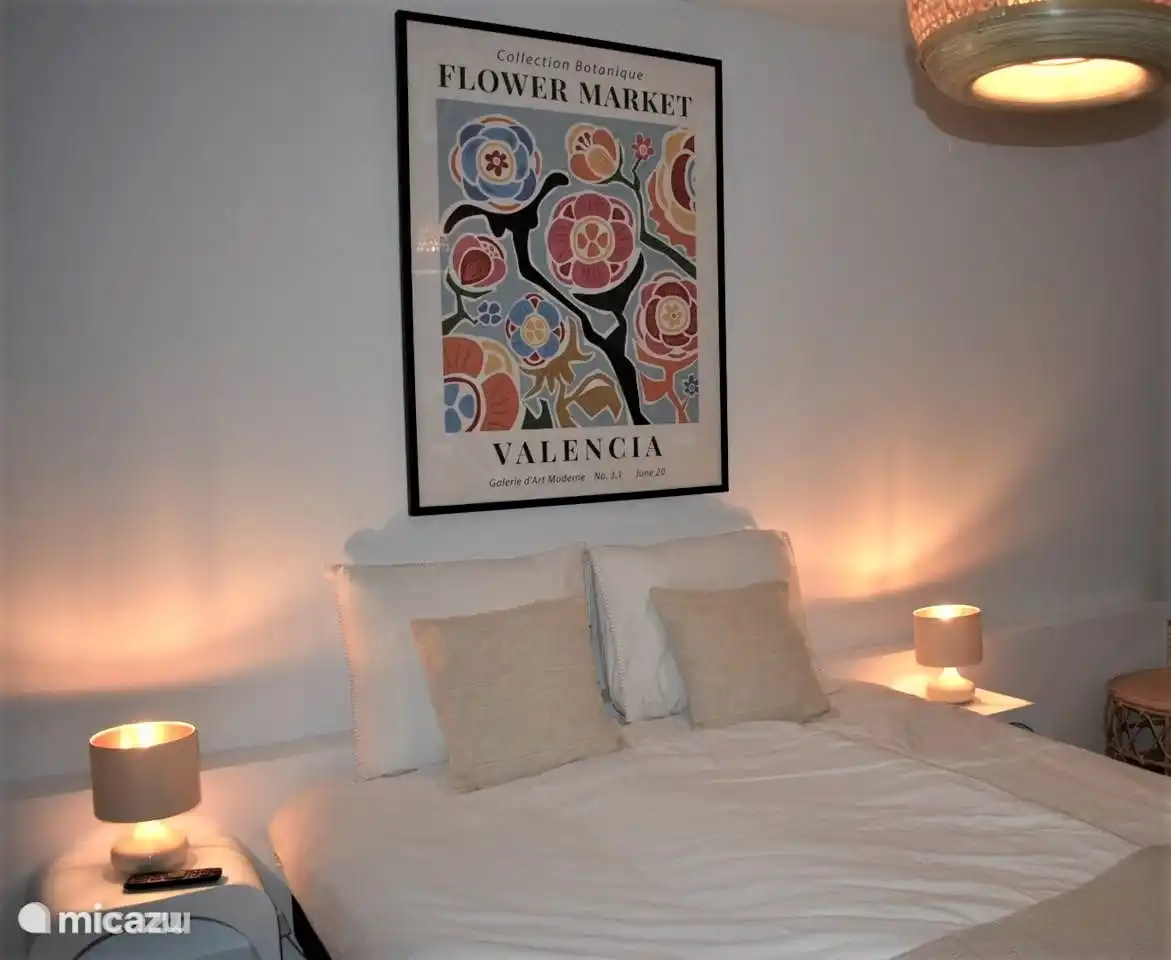 Dieses klimatisierte Zimmer verfügt über ein Doppelbett 160 x 200, ein Schlafsofa und ein eigenes Bad.