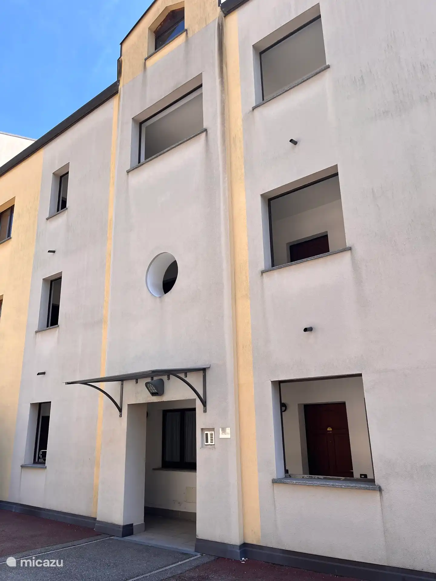 Apartments building Mimosa. Casa Sogno ground floor