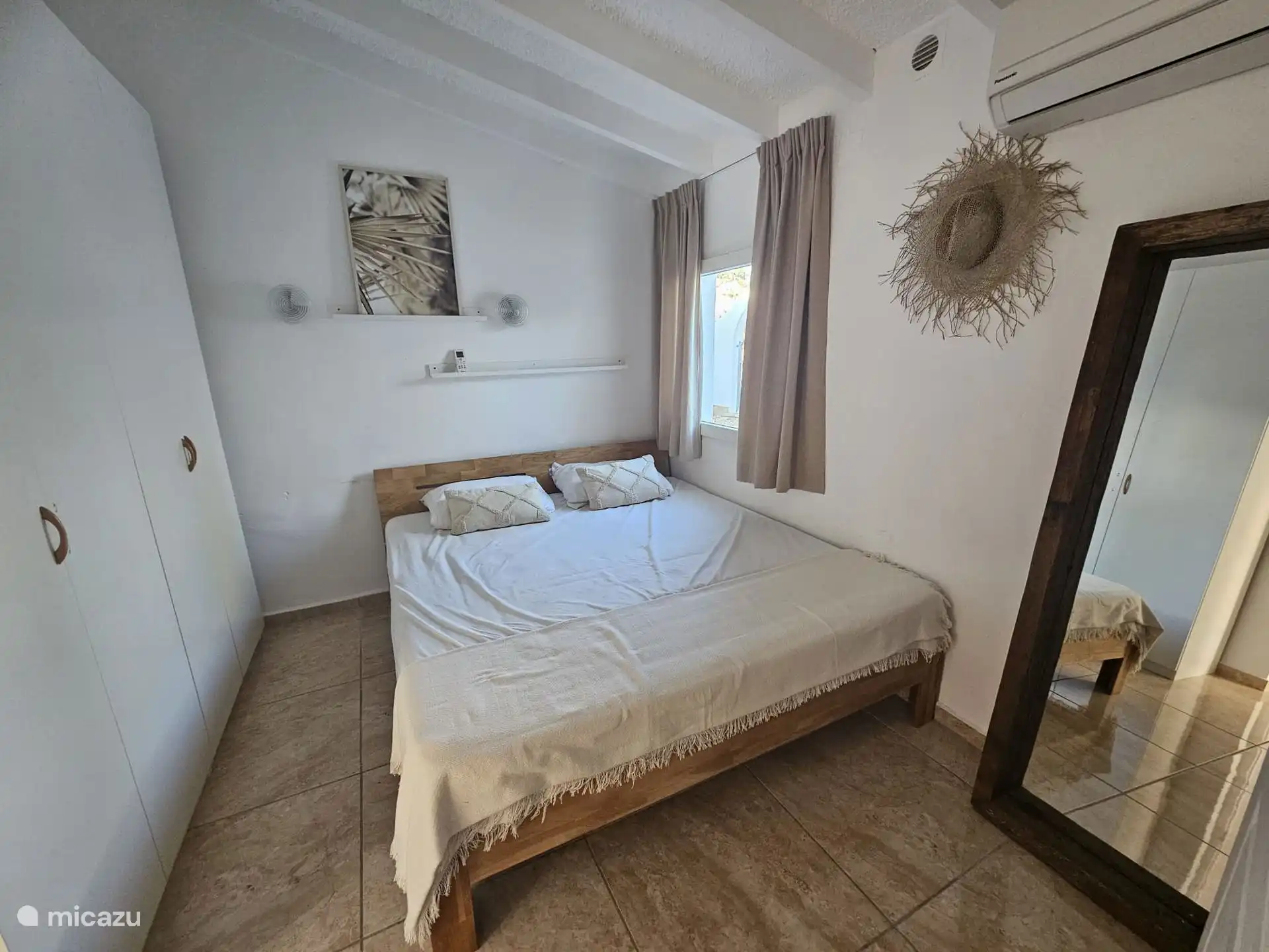 Dormitorio2 con cama matrimonial grande de 1m80x2m