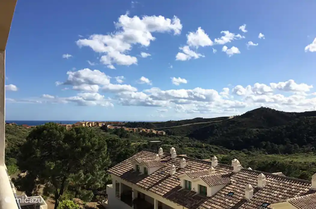 Vous avez une vue mer depuis la terrasse.