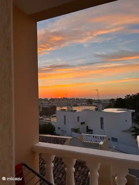 uitzicht vanaf terras woonkamer