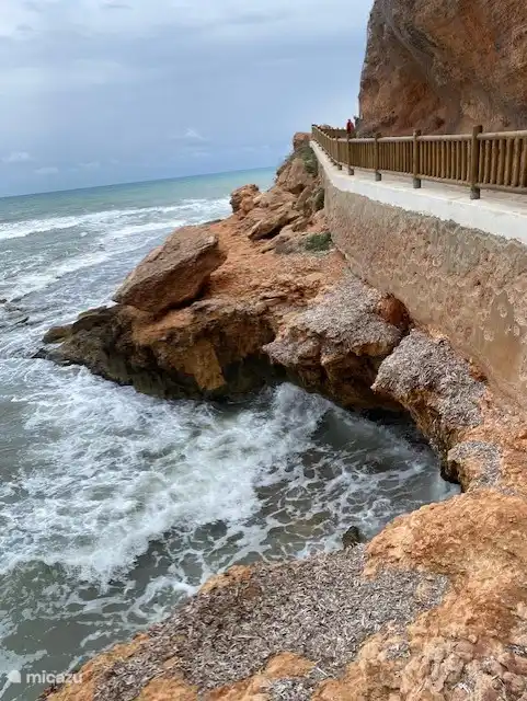 Kilometers wandelen langs de kust