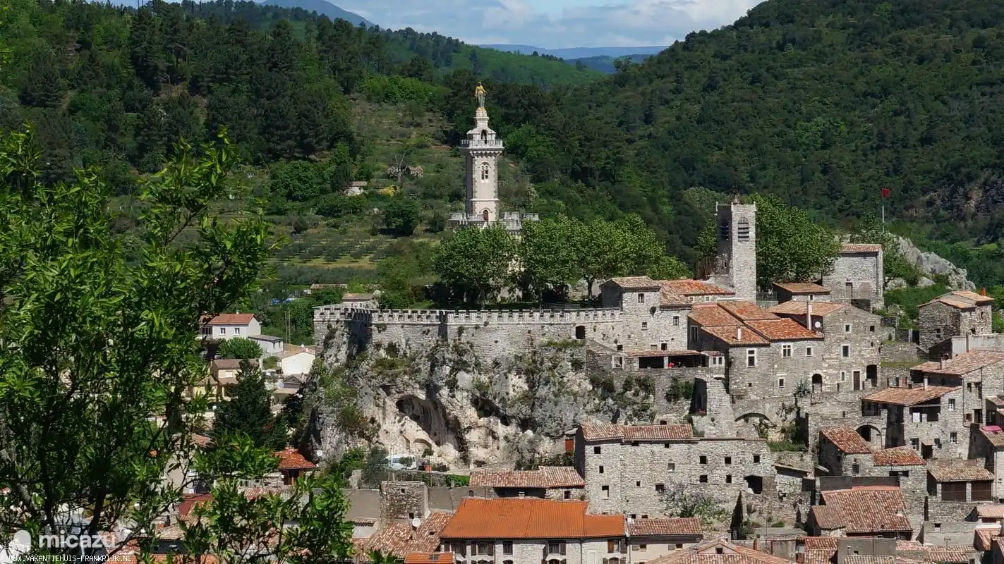 Village Saint Ambroix (5 km Fahrt), Markt am Dienstagmorgen, den Sie nicht verpassen sollten
