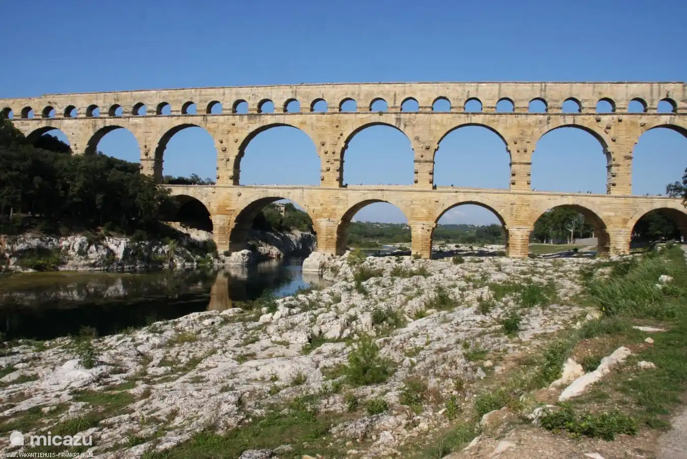 Pont du Gard (40 Minuten Fahrt), auf dem 5-Euro-Schein.
2000 Jahre Geschichte