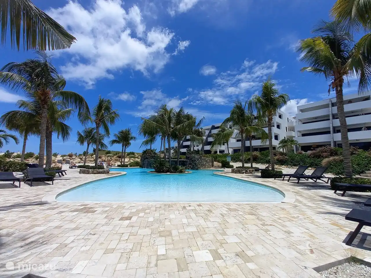Piscine à The Reef avec fond en pente