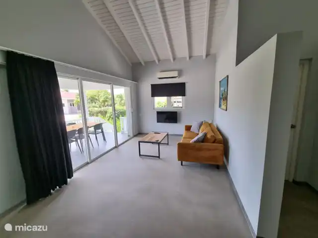 Casa Korsou | Curaçao, Banda Ariba (est), Montan'i Rei - maison de vacances Salon avec accès au porche avant