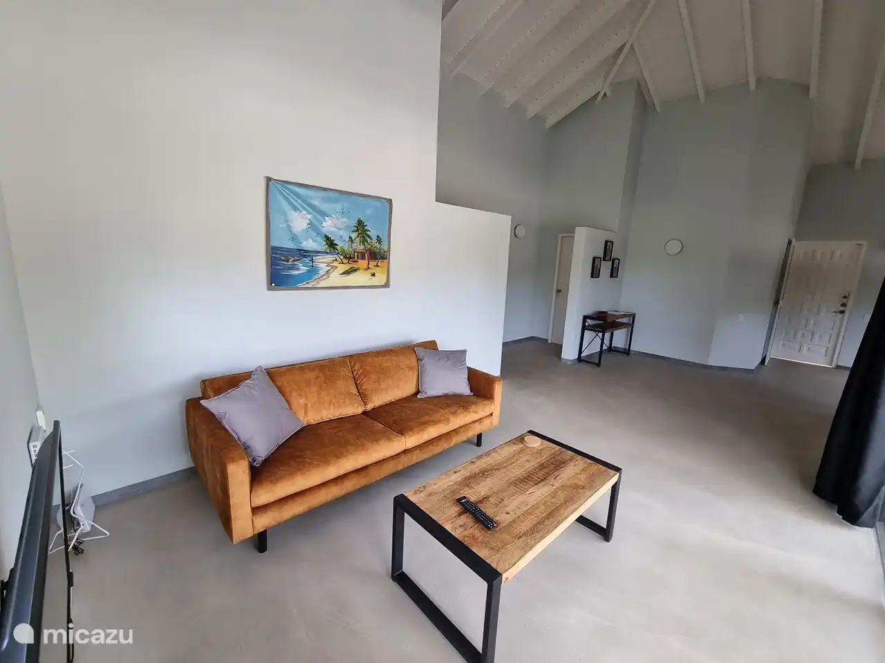 Woonkamer met toegang tot de voorporch