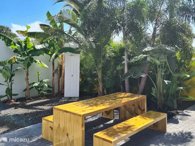 Casa Korsou | Curaçao, Banda Ariba (est), Montan'i Rei - maison de vacances La douche extérieure et le nouvel ensemble de jardin