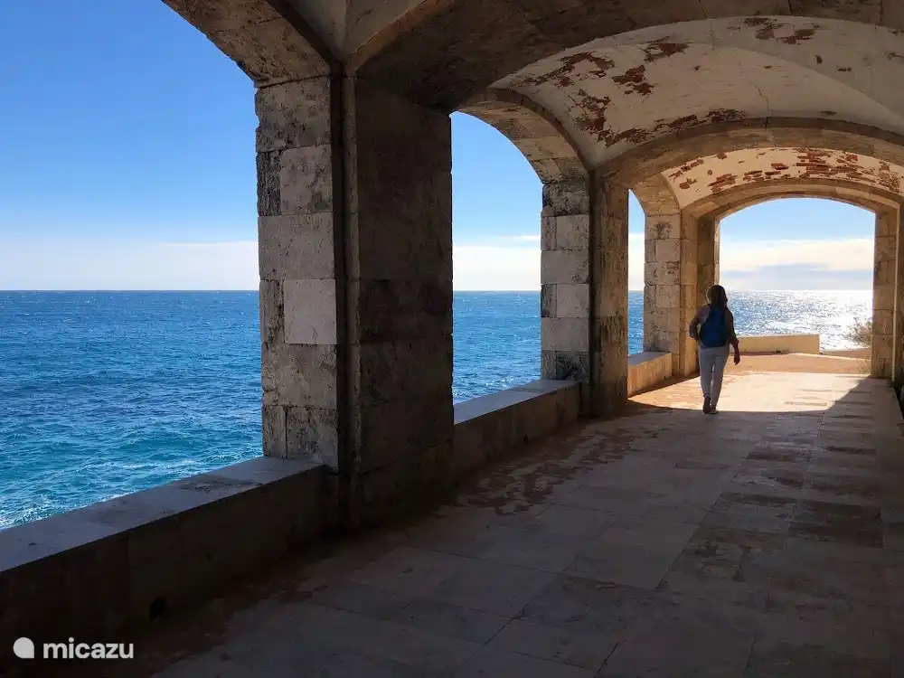 Camino Ronda mit beeindruckender Architektur und Aussicht.