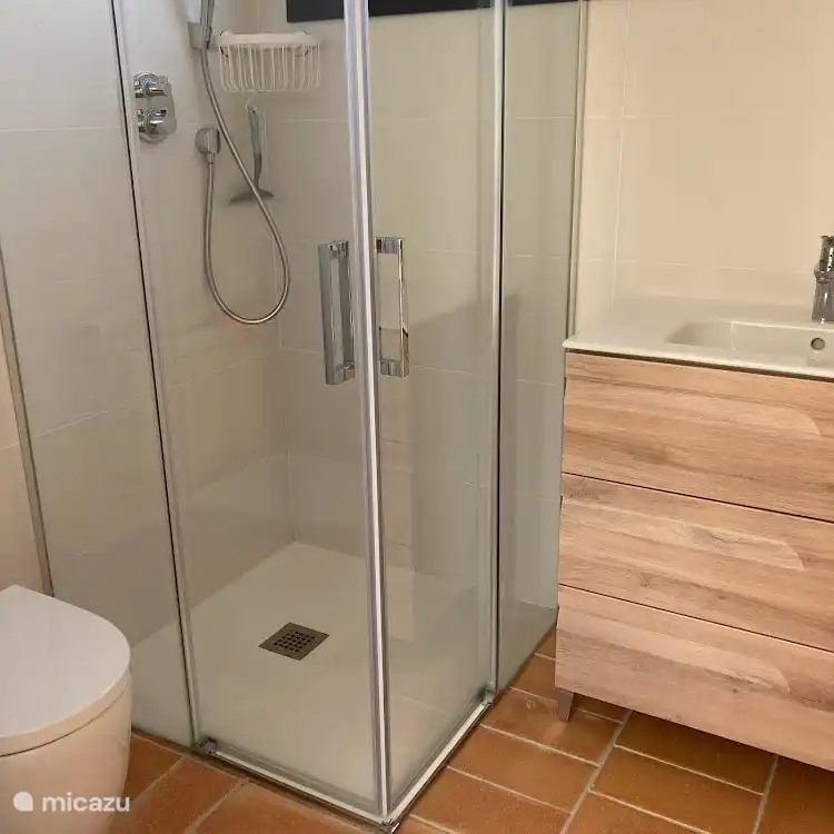 Neu, frisch und komplett ausgestattet.