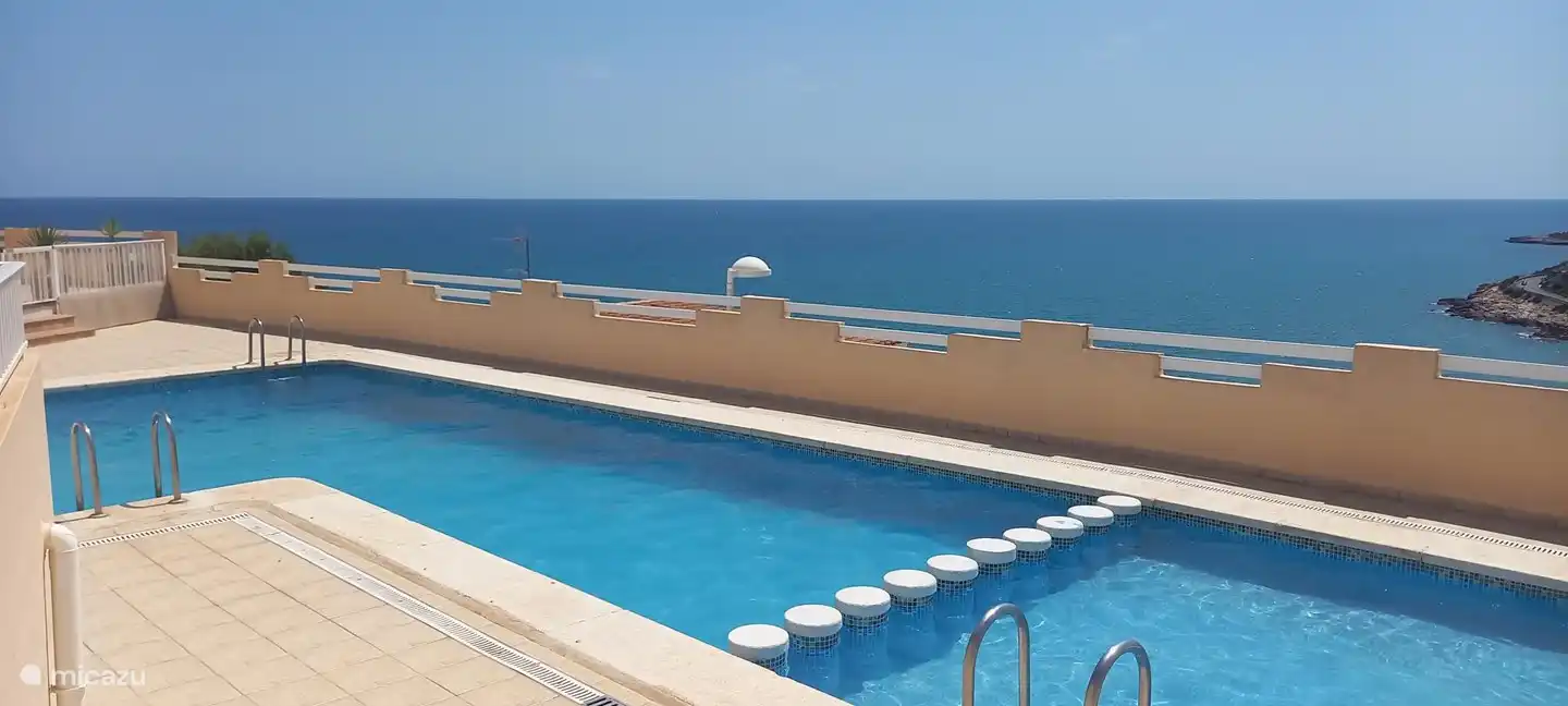 Schwimmbad mit wunderschöner Aussicht