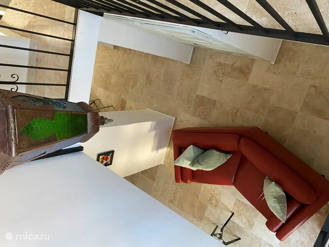 Blick nach unten durch die Leere