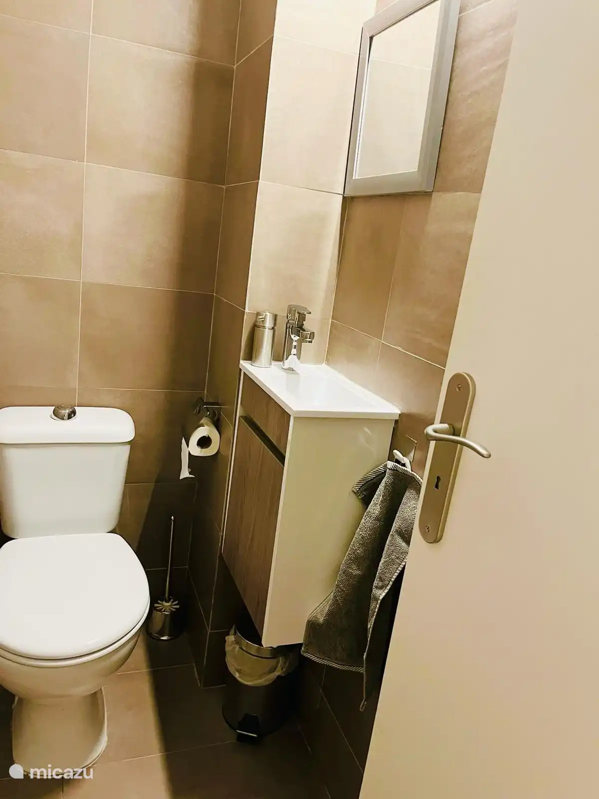 Apart toilet