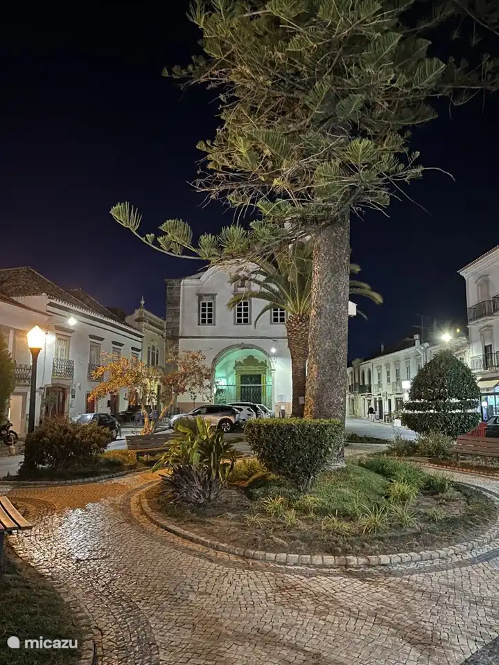 Pleintje in Tavira op loopafstand