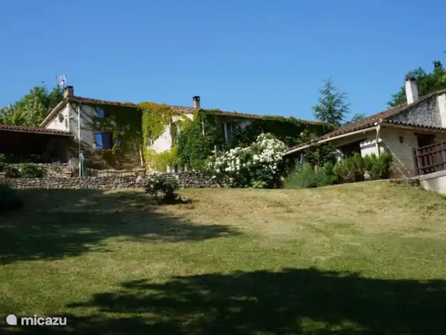 Domaine Larroque huren in Frankrijk, Lot-et-Garonne, Lacepede - vakantiehuis Achterzijde van het geheel met woning, gite en cave