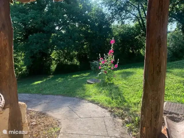 Domaine Larroque huren in Frankrijk, Lot-et-Garonne, Lacepede - vakantiehuis Tuinpad van gite naar terras