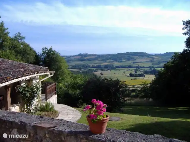 Domaine Larroque huren in Frankrijk, Lot-et-Garonne, Lacepede - vakantiehuis Uitzonderlijk uitzicht vanuit het terras op de vallei