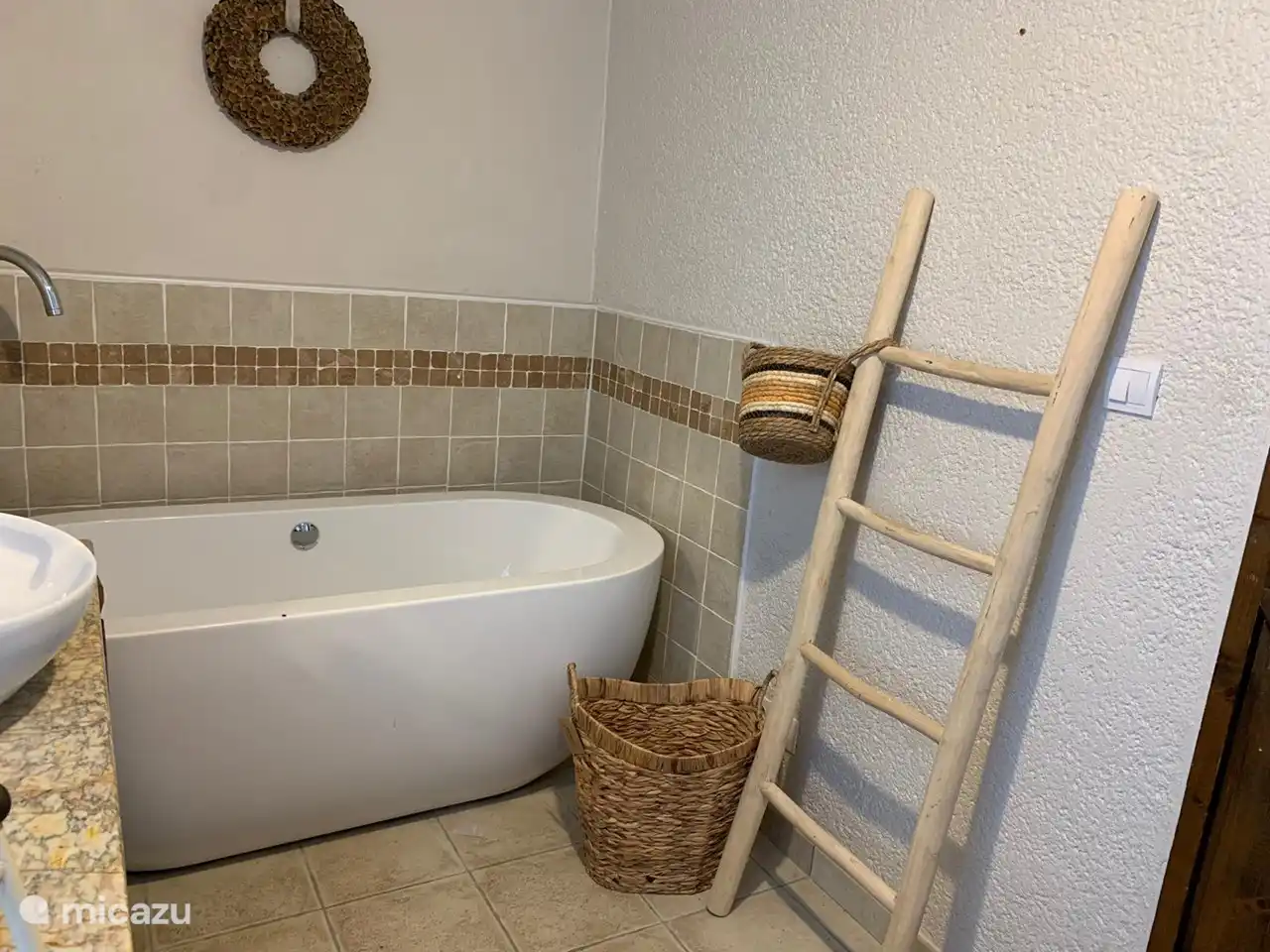 Salle de bain principale dans la maison principale