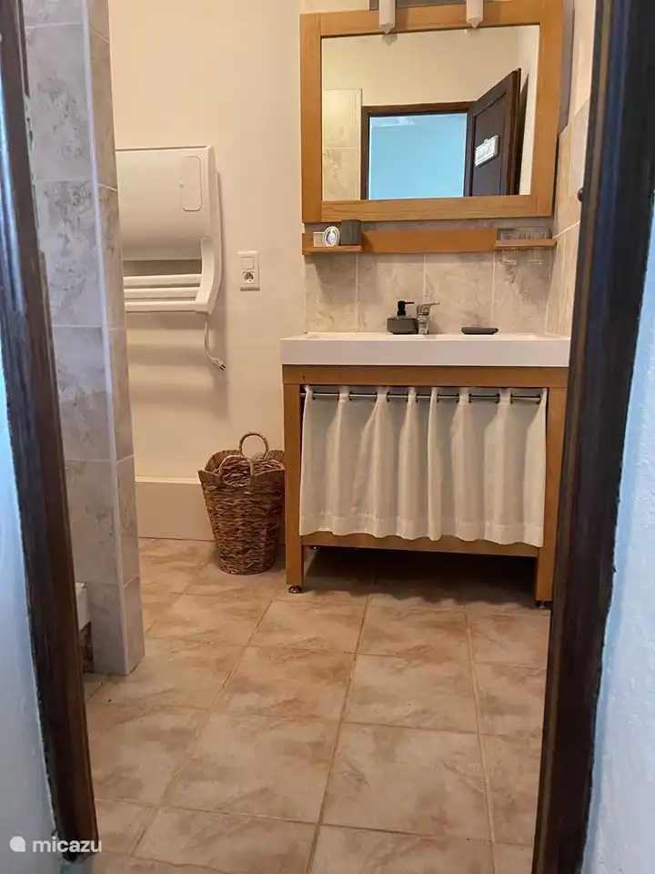 salle de bain 2 dans la maison principale