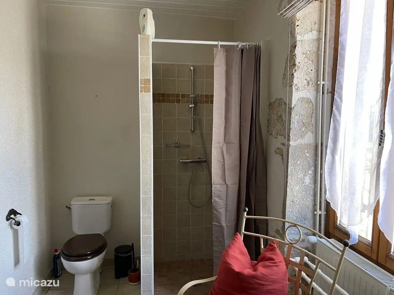 Salle de bain principale dans la maison principale