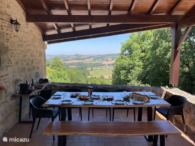 Domaine Larroque huren in Frankrijk, Lot-et-Garonne, Lacepede - vakantiehuis Overdekt terras aan hoofdhuis met panoramisch uitzicht