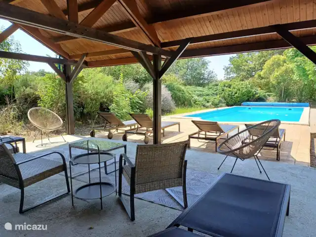 Domaine Larroque huren in Frankrijk, Lot-et-Garonne, Lacepede - vakantiehuis Overdekt terras aan zwembad