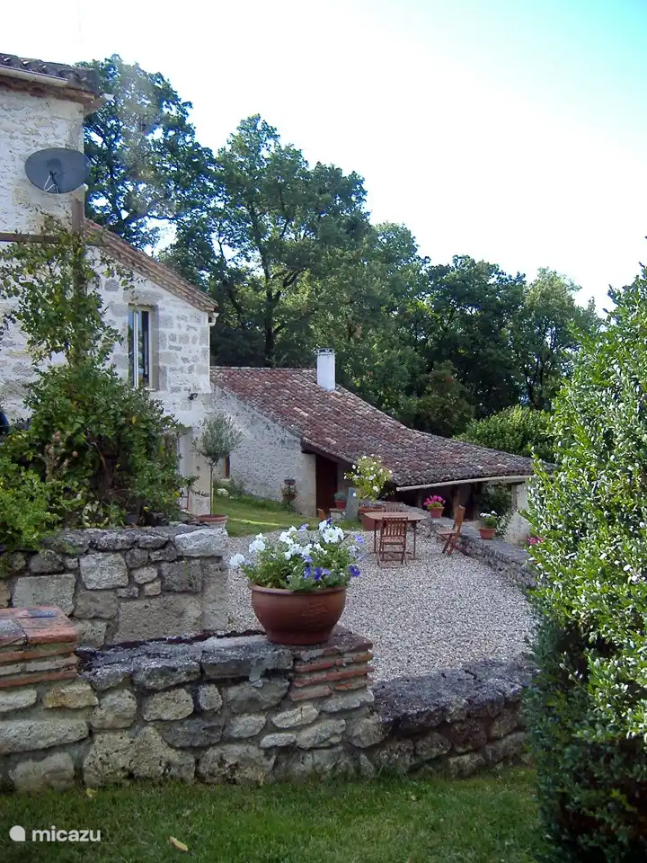 Gîte et maison latérale