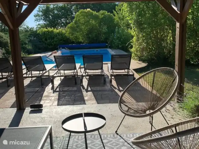 Domaine Larroque huren in Frankrijk, Lot-et-Garonne, Lacepede - vakantiehuis Ligbedden bij zwembad
