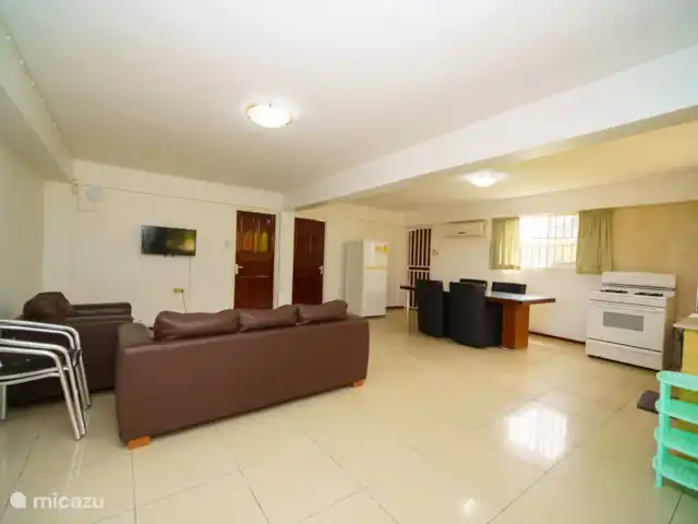 appartement huren in Suriname, Paramaribo, Paramaribo – Mon Plaisir Appartementen Woonkamer