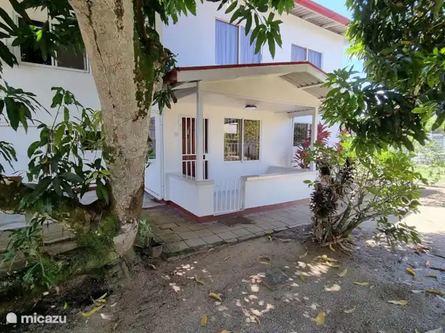 appartement huren in Suriname, Paramaribo, Paramaribo – Mon Plaisir Appartementen Ingang van het appartement