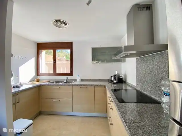 Cuisine moderne, entièrement équipée.