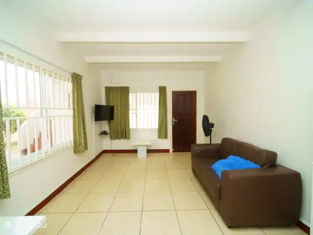 appartement huren in Suriname, Paramaribo, Paramaribo – Mon Plaisir Appartementen beneden Deel van de keuken/woonkamer
