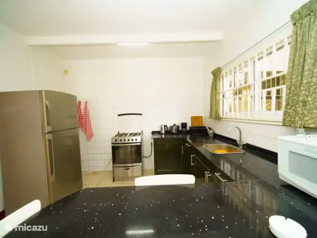 appartement huren in Suriname, Paramaribo, Paramaribo – Mon Plaisir Appartementen beneden Keuken